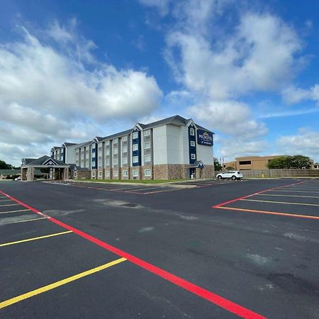 Microtel Inn & Suites By Wyndham Бошьер Сити Экстерьер фото