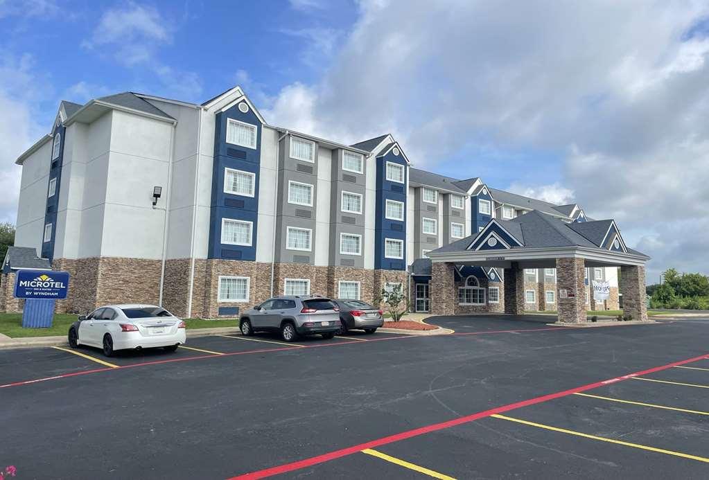 Microtel Inn & Suites By Wyndham Бошьер Сити Экстерьер фото