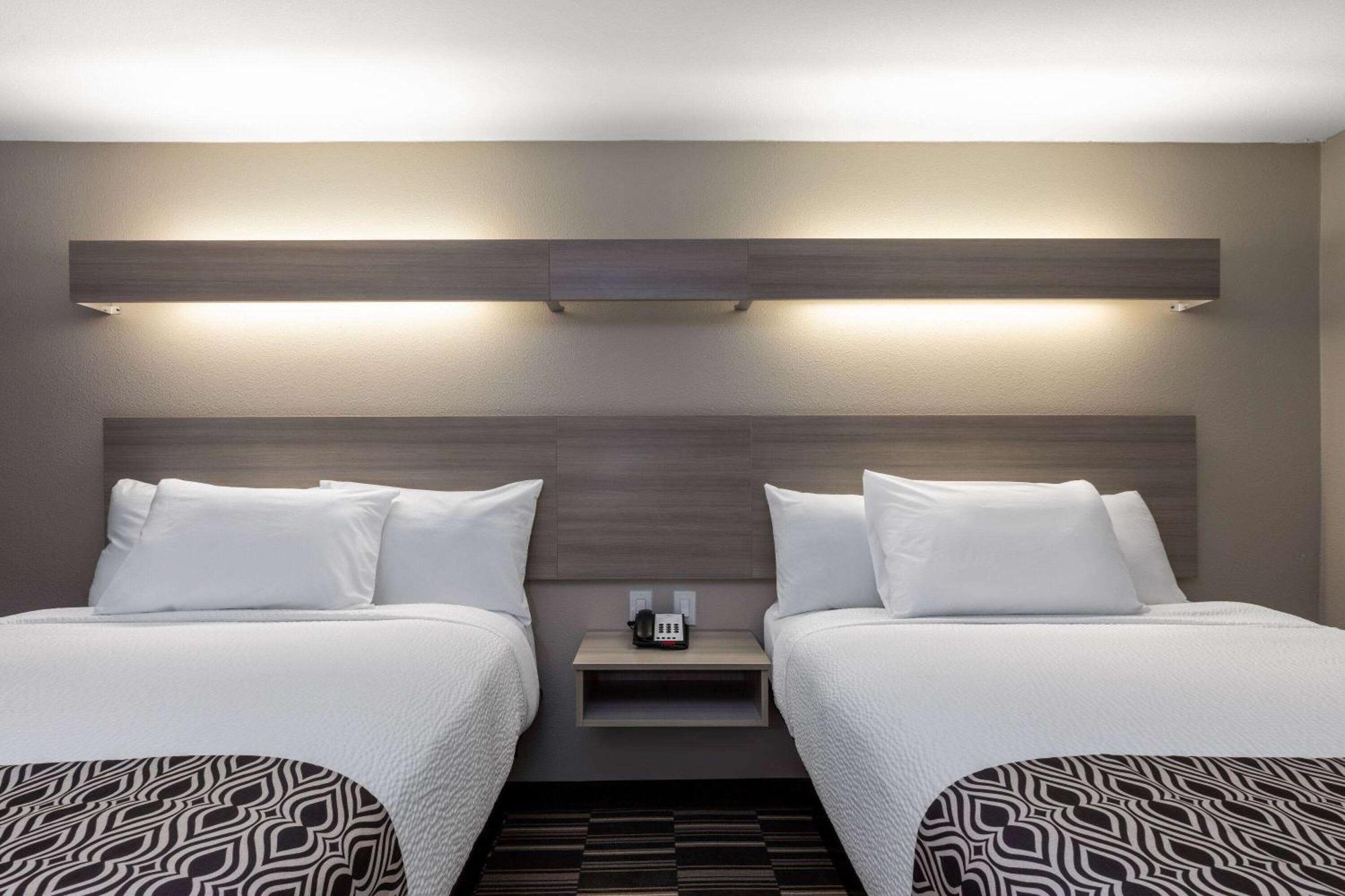 Microtel Inn & Suites By Wyndham Бошьер Сити Экстерьер фото