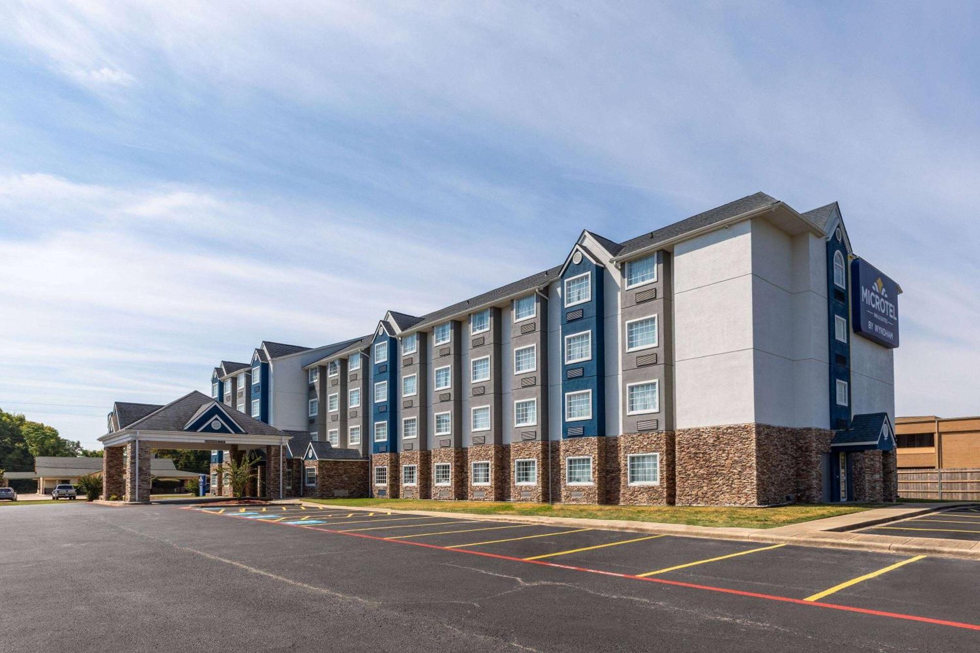 Microtel Inn & Suites By Wyndham Бошьер Сити Экстерьер фото