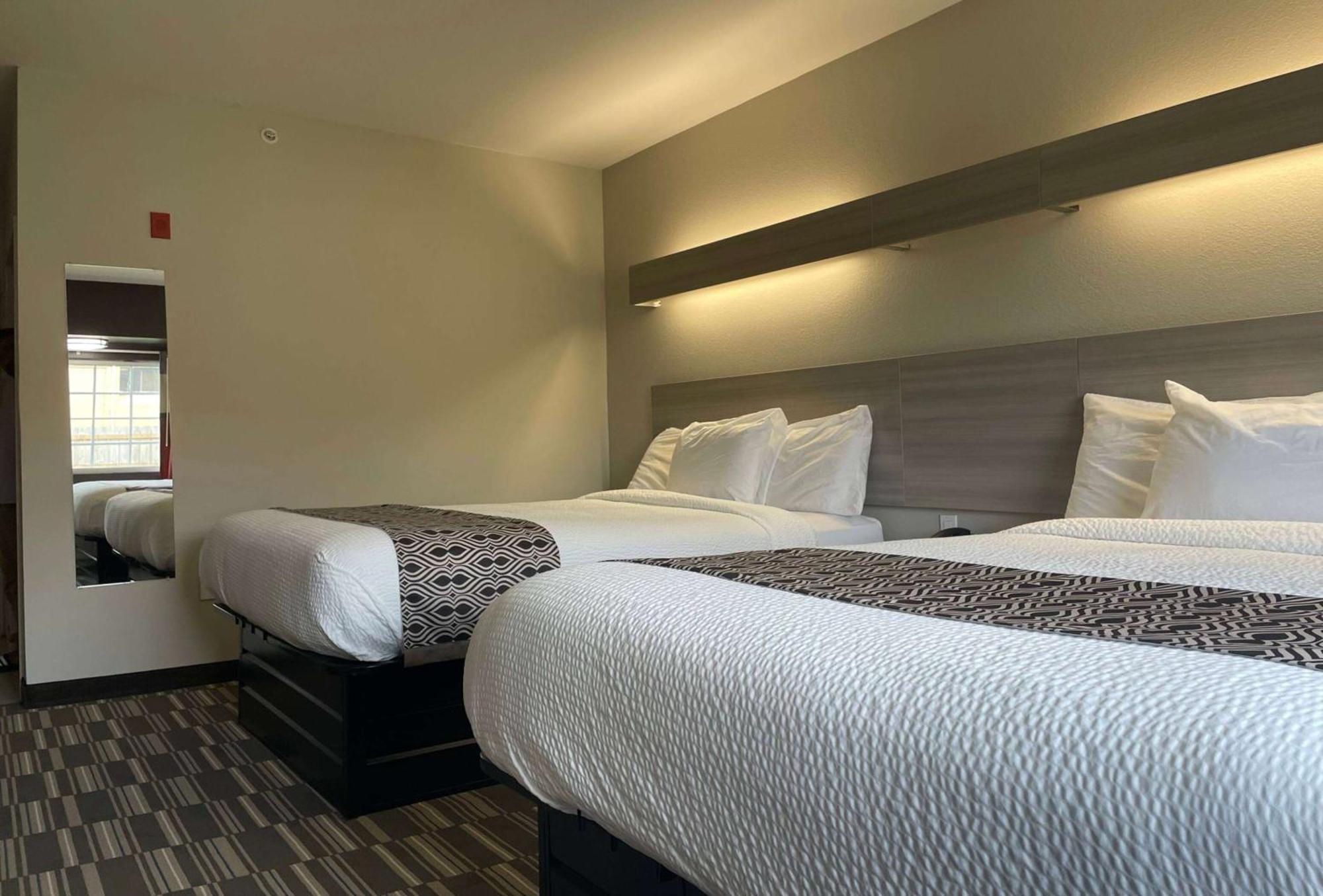 Microtel Inn & Suites By Wyndham Бошьер Сити Экстерьер фото