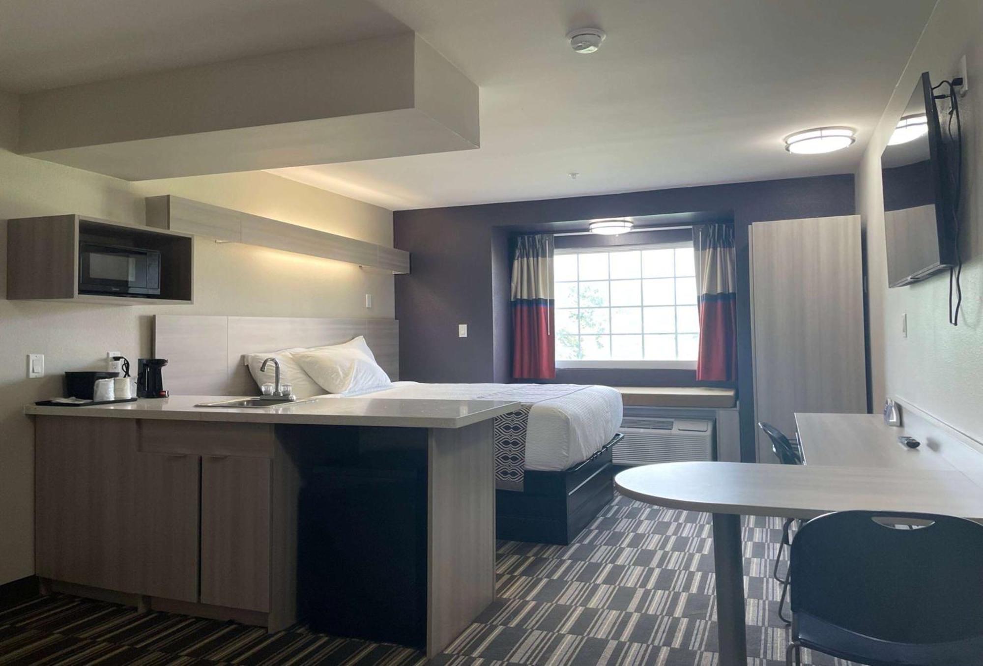 Microtel Inn & Suites By Wyndham Бошьер Сити Экстерьер фото