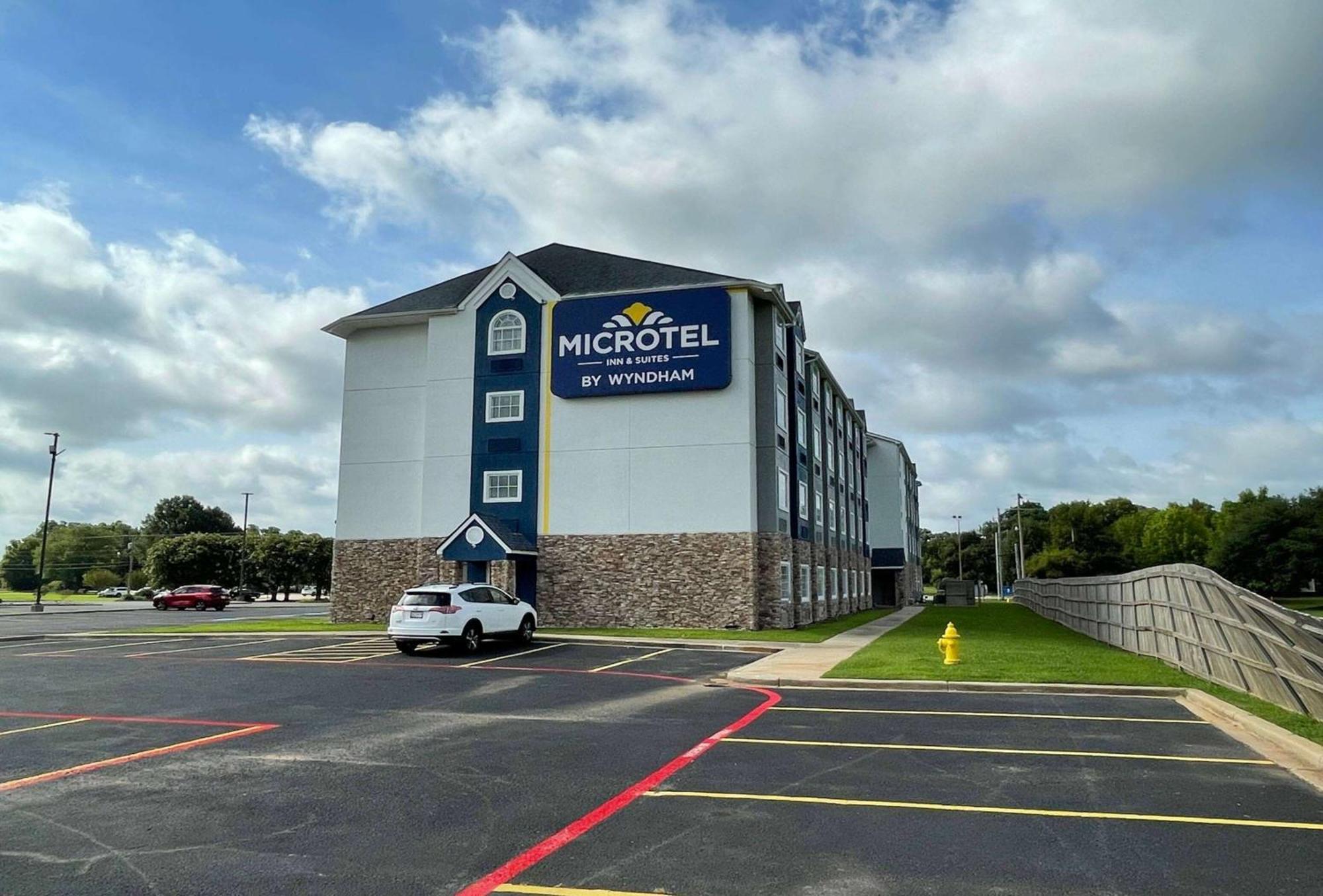 Microtel Inn & Suites By Wyndham Бошьер Сити Экстерьер фото