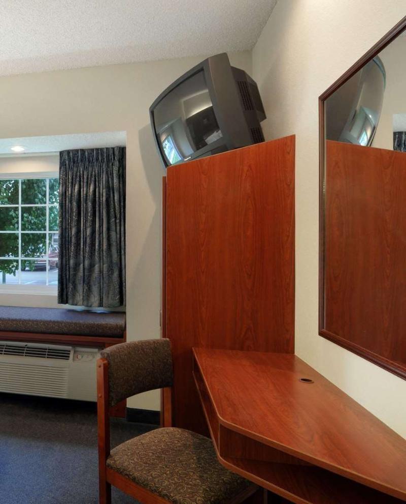 Microtel Inn & Suites By Wyndham Бошьер Сити Экстерьер фото
